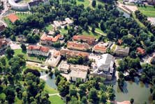 Dieter Bechstein: Luftbild vom Theater mit Englischem Garten